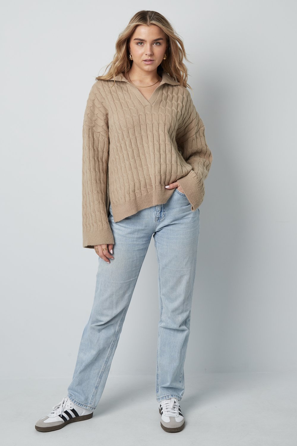 Comodo maglione lavorato a trecce h5Immagine7